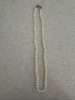 Vintage beautiful Brogan 14k clasp white pearl necklace